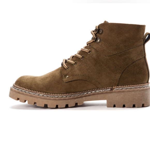 Propet Olive Suede Boots- Lace Up Lug Sole Size 8 Like New - Picture 2 of 5